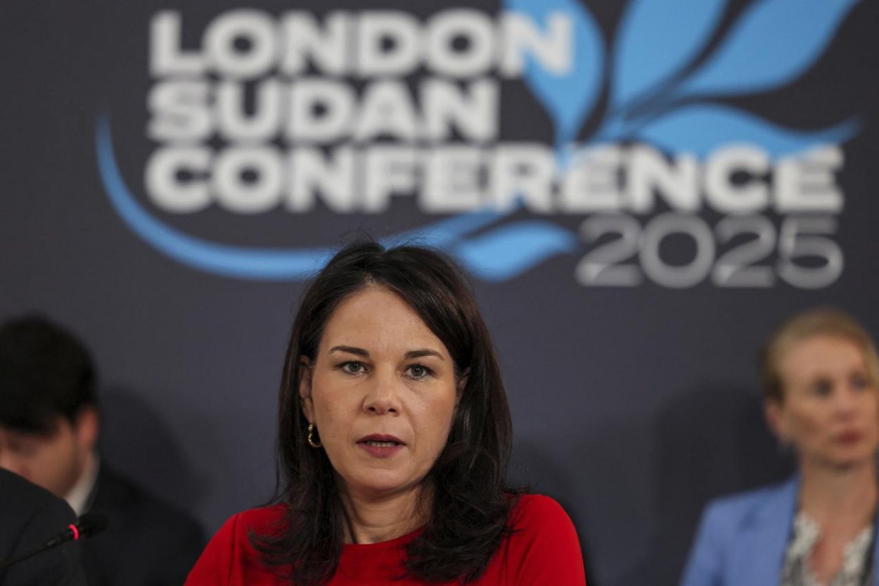 Baerbocková: Ukrajinu do mierovej dohody nemožno nútiť, Rusko o ňu záujem nemá