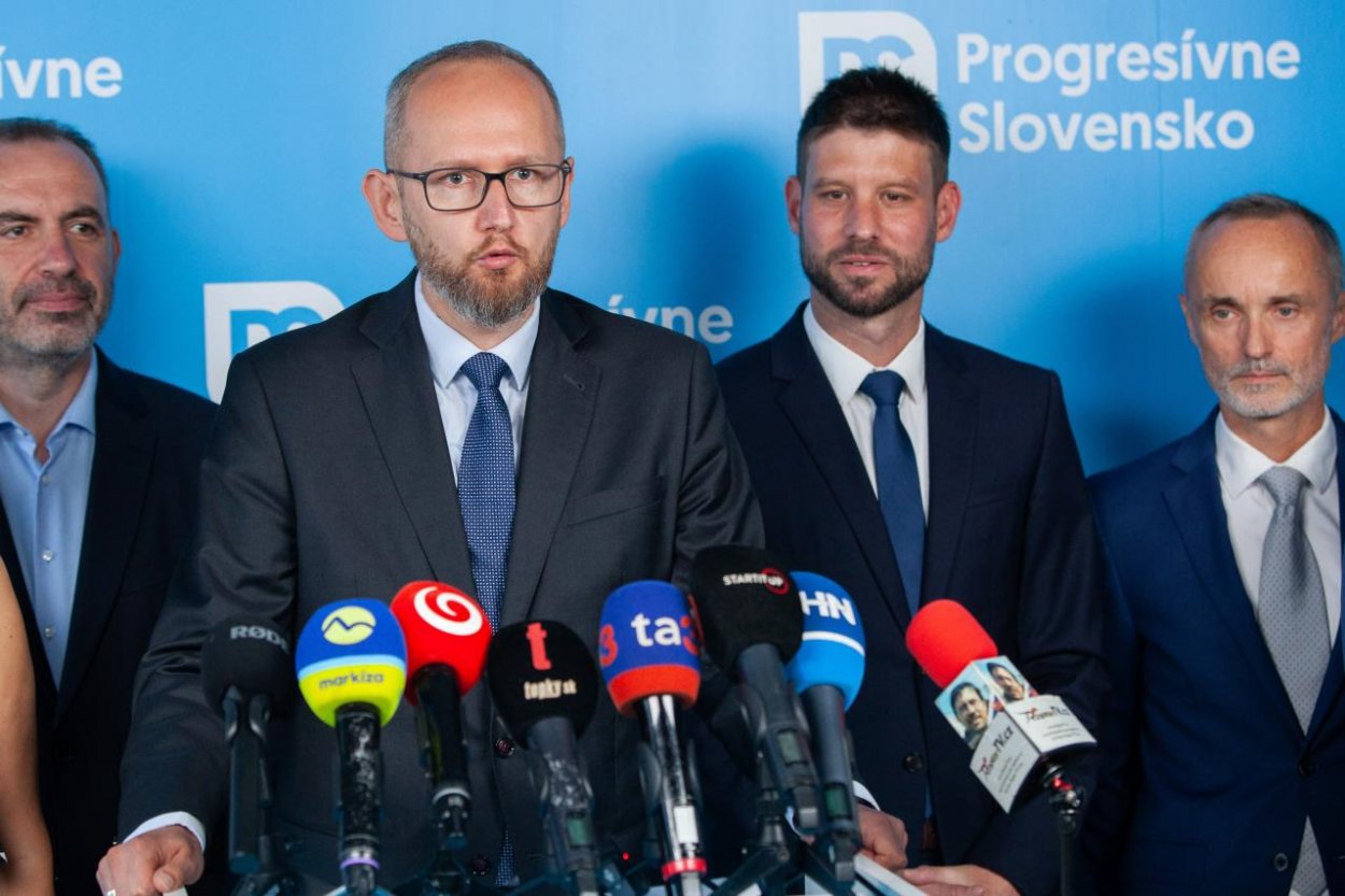 PS: Vláda mlčí o ruských kybernetických útokoch, Fico by mal zvolať Bezpečnostnú radu