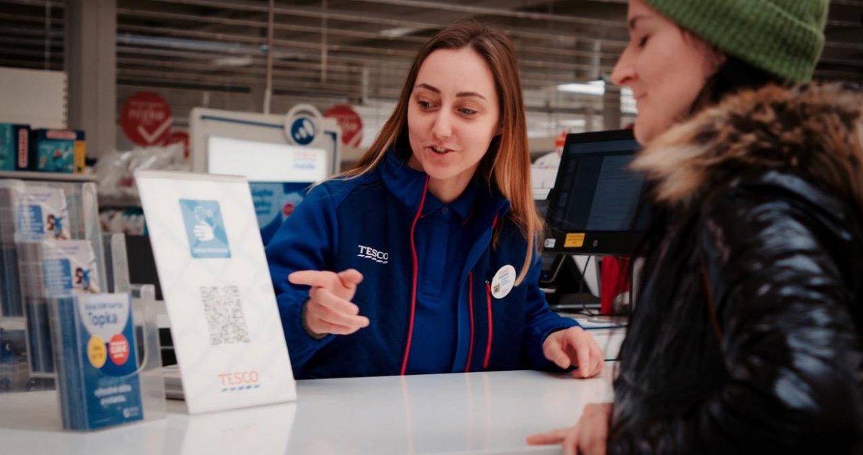 Tesco si pripomína Európsky mesiac rozmanitosti. Inkluzívne prostredie buduje pre kolegyne a kolegov aj zákazníkov