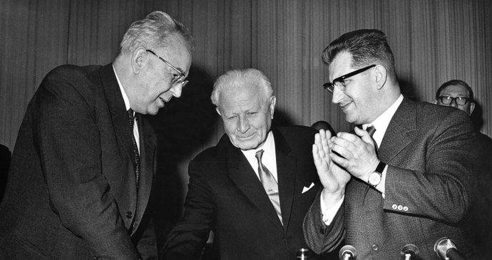 Gustáv Husák a Lubomír Štrougal klamali telom. Časť obyvateľov Československa sa nimi nechala podviesť