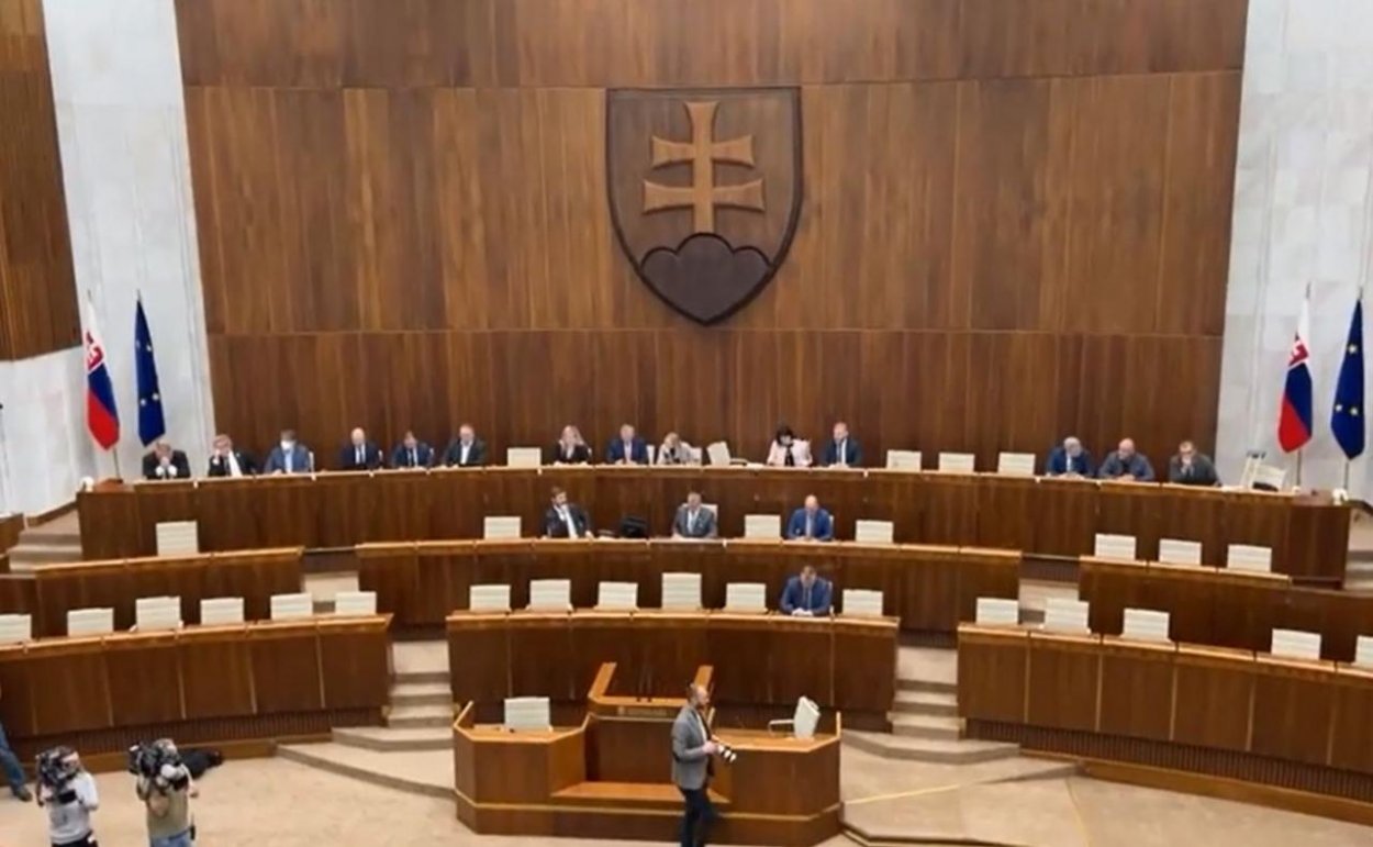 Igora Matoviča neodvolali, zostáva ministrom financií