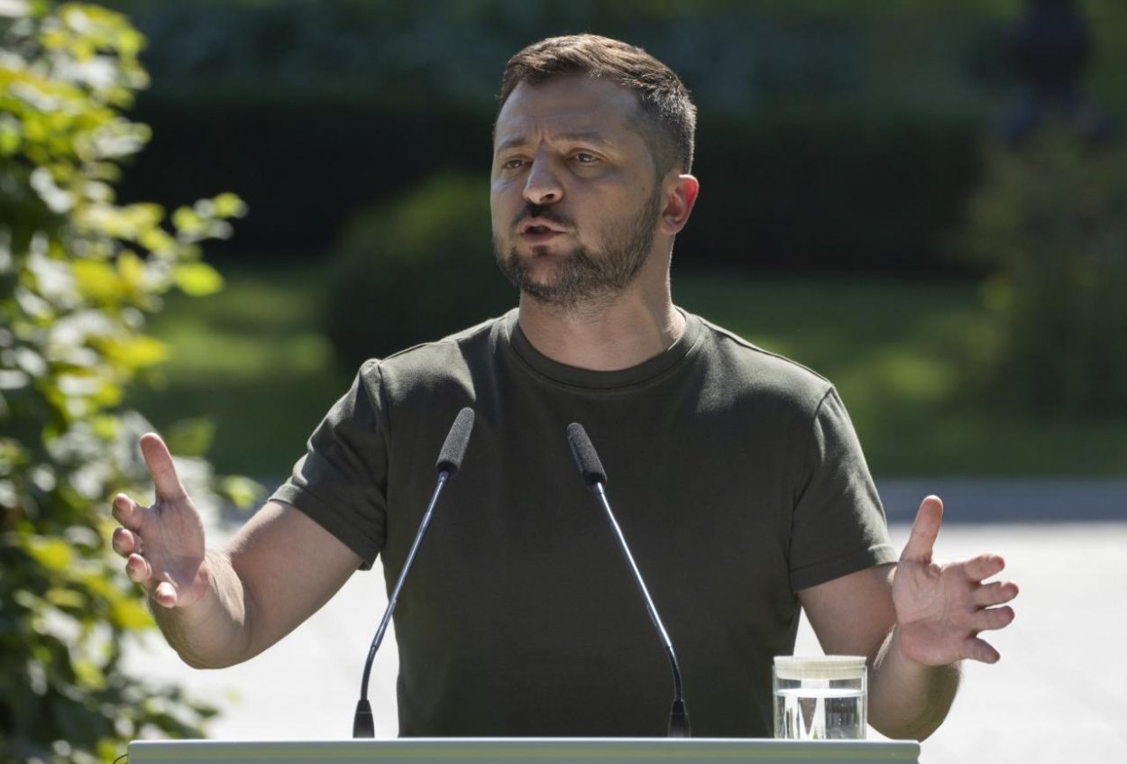 EÚ by nemala byť supermarketom pre bohatých Rusov, varuje prezident Zelenskyj