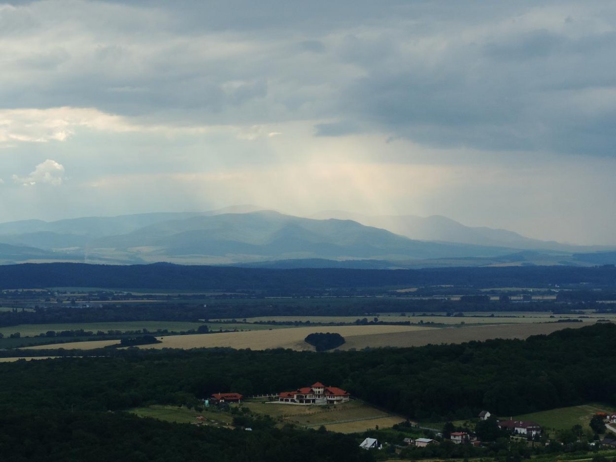 Východ má tiež svoje počasie
