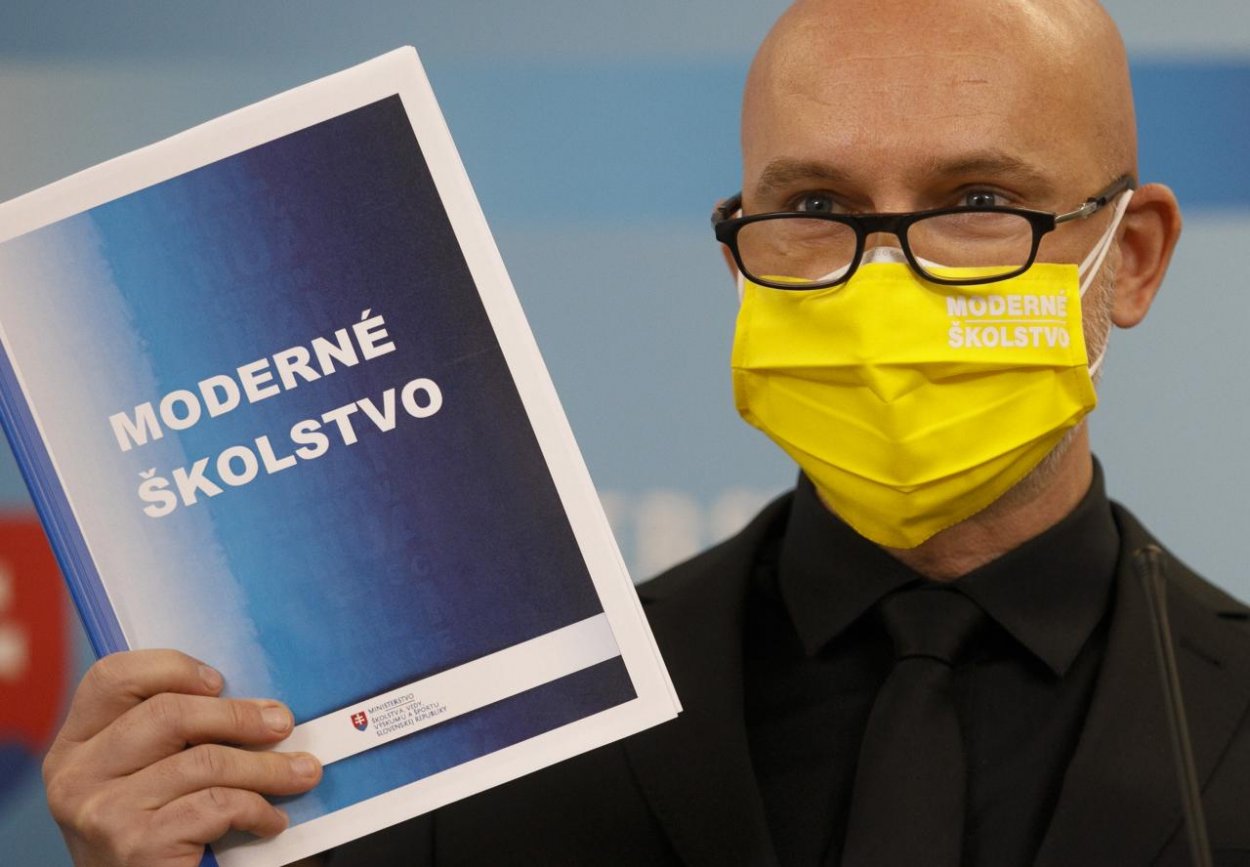 Opornými bodmi zmeny vzdelávania je kritické myslenie aj digitálne zručnosti, myslí si Gröhling