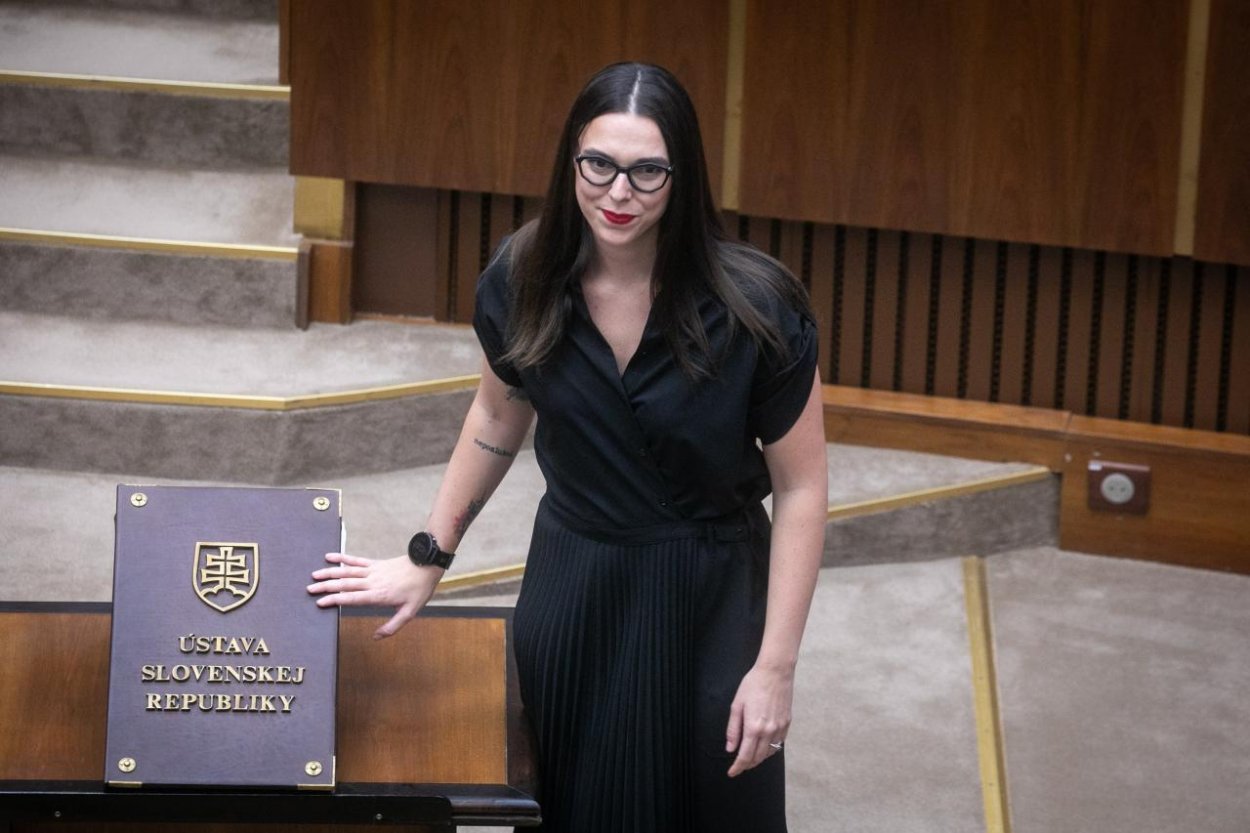 Stohlová z PS: Zrušením možnosti voľby poštou zo zahraničia sa súčasná vládna koalícia usiluje zabetónovať pri moci