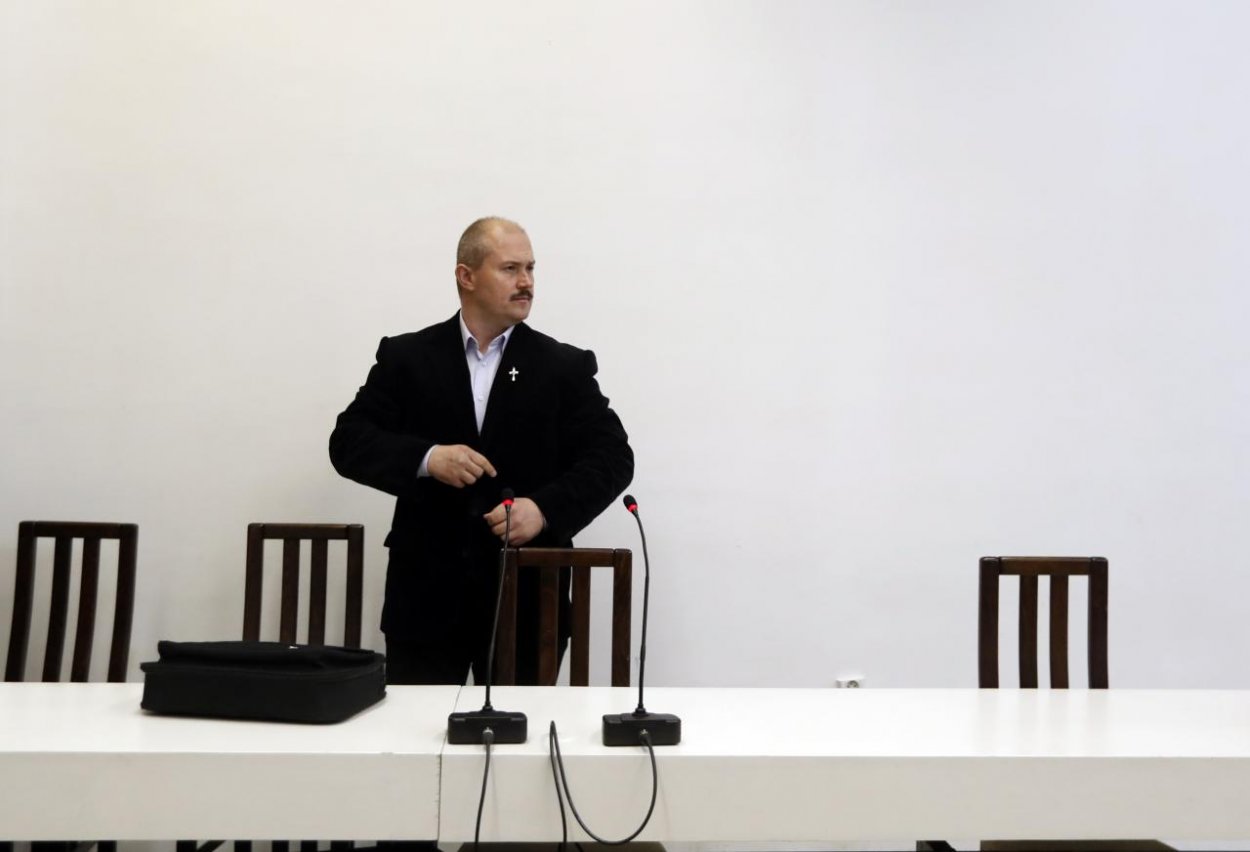 Kotleba prišiel o mandát poslanca. Poslanecký klub ĽSNS nateraz v parlamente skončil