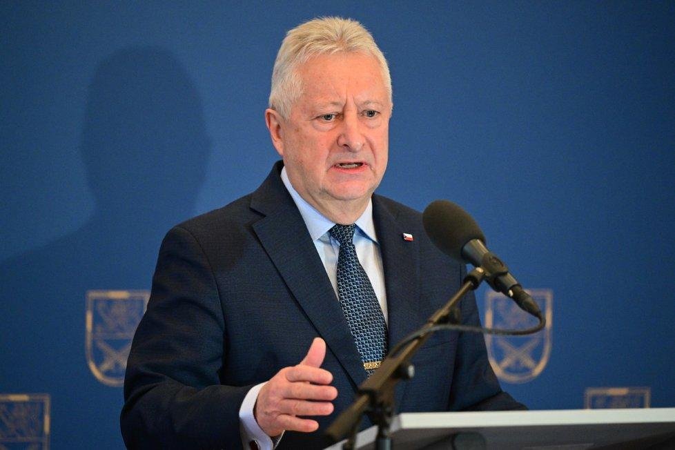Nový minister obrany ČR: Podpora Ukrajiny bude pokračovať, Rusko je agresor
