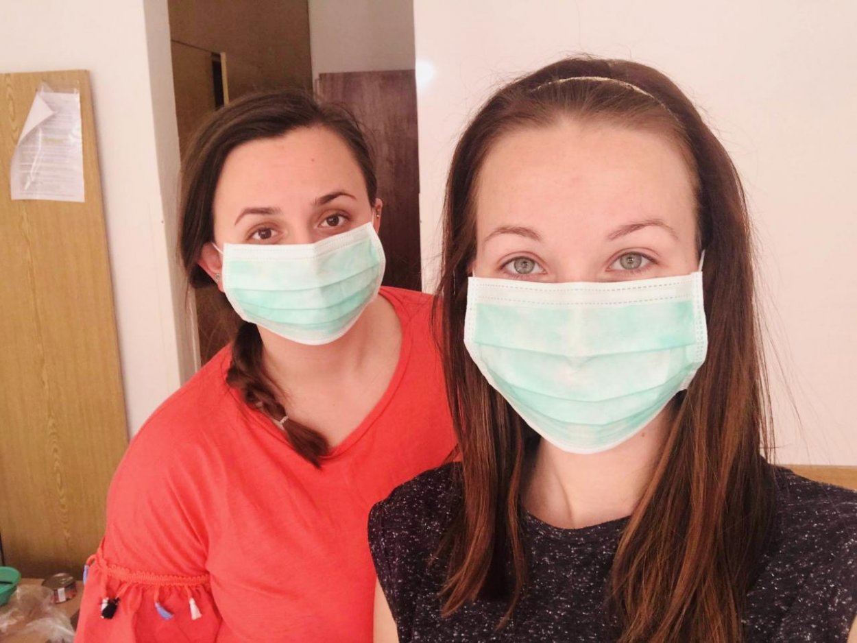 Nakazených nechali bývať so zdravými. Nikto mi nič nevie povedať, sťažuje sa študentka v karanténe