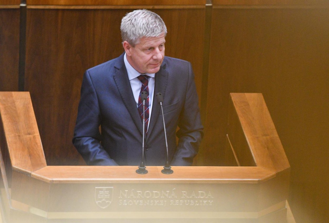 Podľa Lengvarského je situácia s covid-19 stabilná, sprísňovanie sa aktuálne neplánuje 