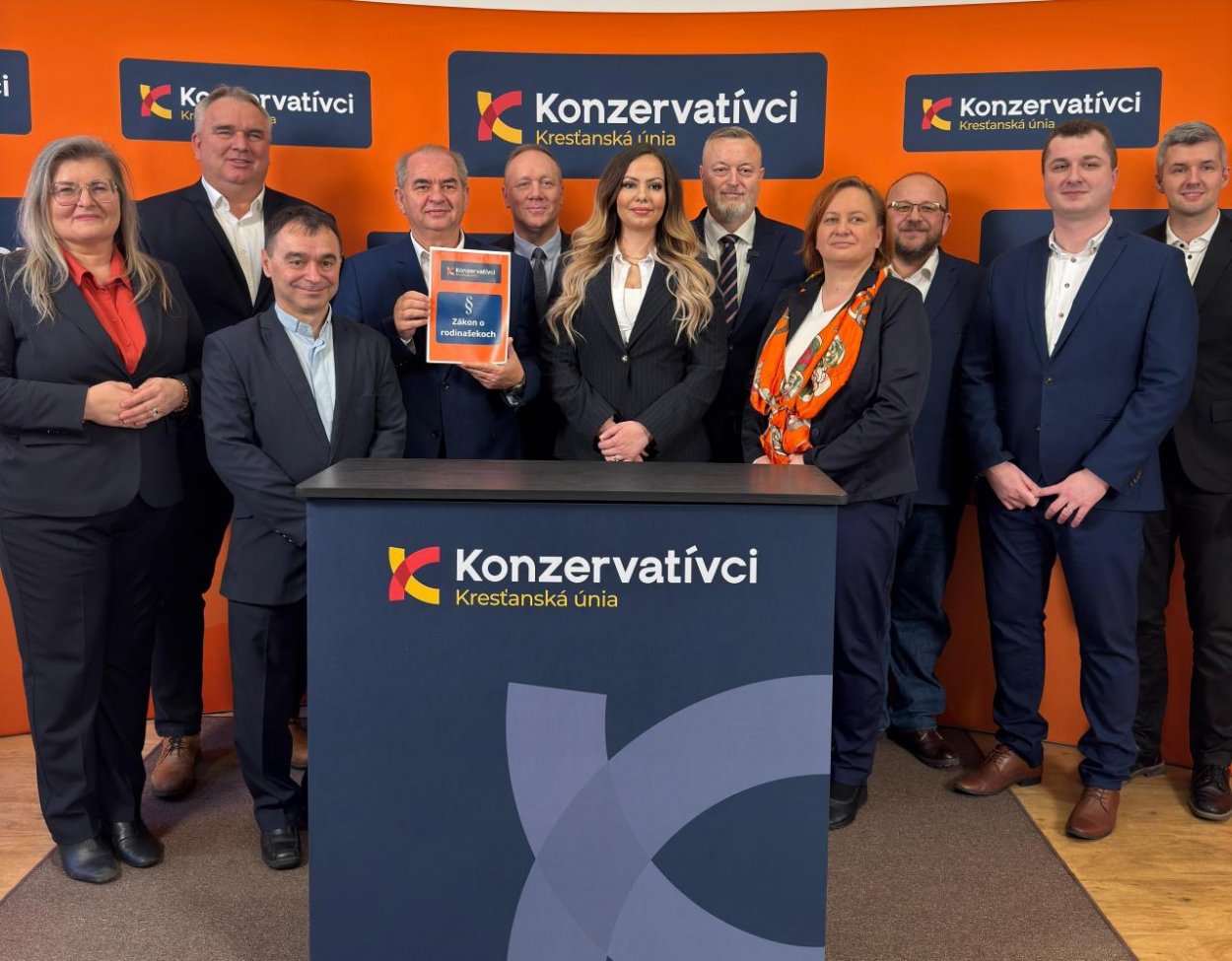 Konzervatívci vyzývajú Fica, aby vetoval návrh Európskej komisie na zrušenie slovenského práva veta