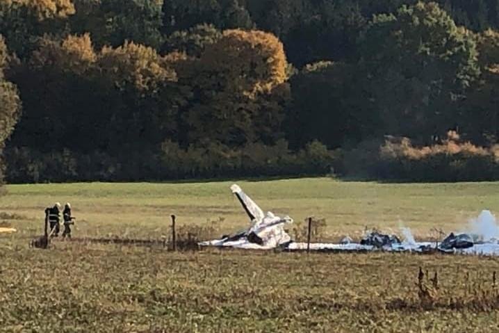 Pri Sliači sa zrútilo vojenské lietadlo. Obaja piloti prežili