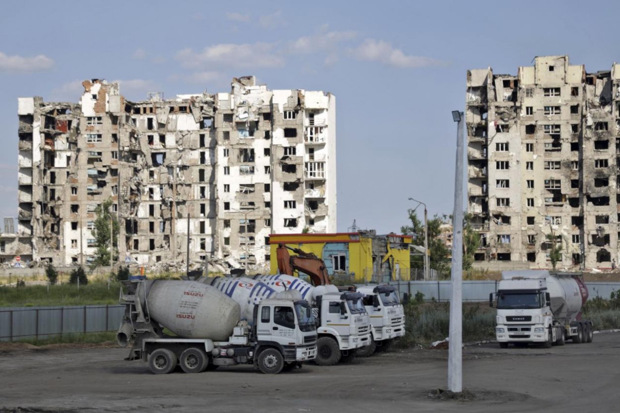 Ukrajina ONLINE: Obnova Mariupoľa bude stáť viac ako 14 miliárd dolárov, tvrdí starosta