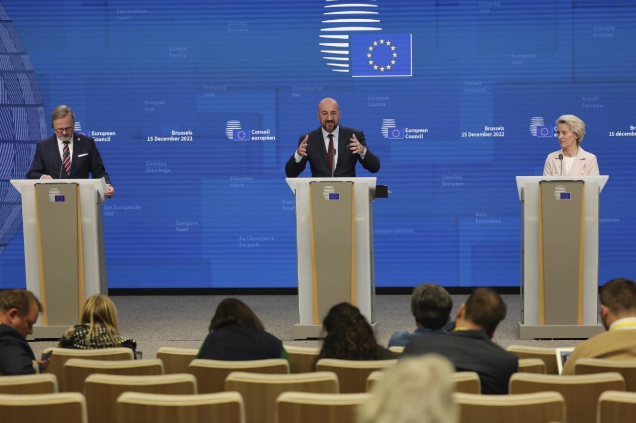 Fiala na summite EÚ zastupoval Hegera, na rokovania vraj dostal presný mandát