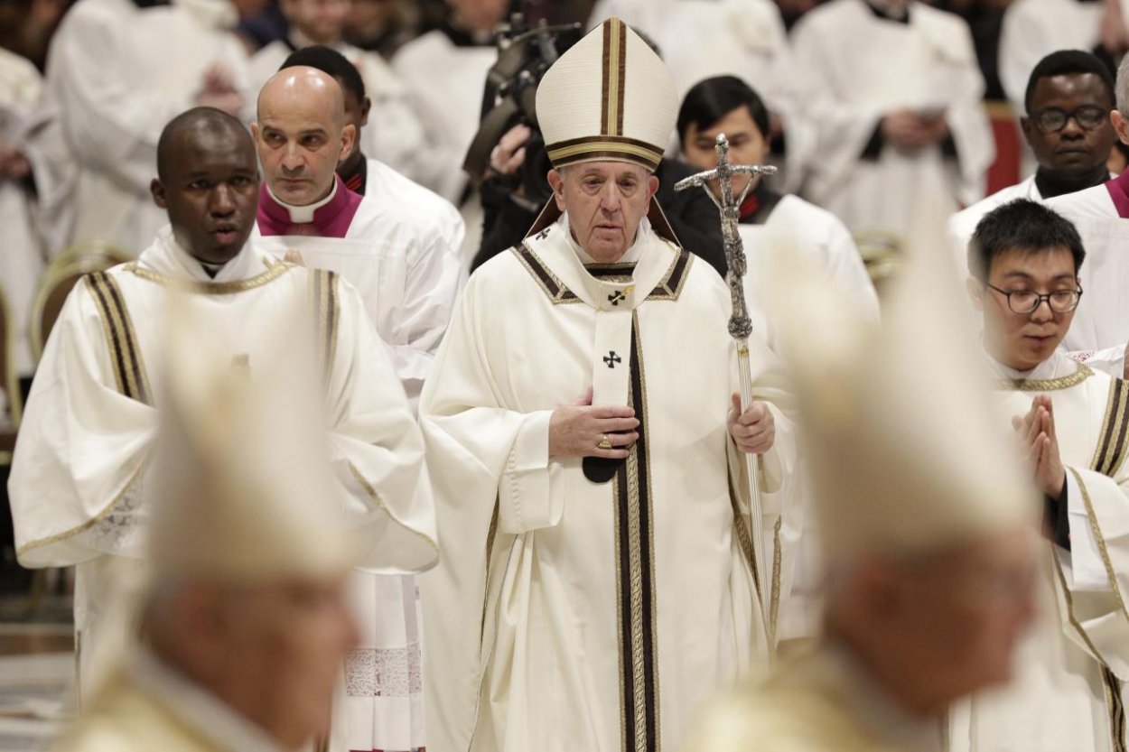 Pápež vyzval veriacich, aby odmietli boha peňazí a pomáhali iným