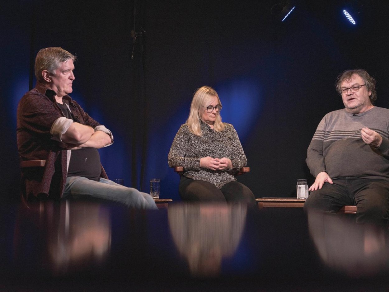 Odomykáme: Hríb, Mojžiš a Gálisová o tom, ako sociálne siete svet rozkývali, ale čítanie z papiera ho vie ukotviť