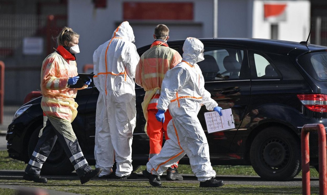 Analytici ministerstva zdravotníctva: Nakazí sa vyše 500-tisíc Slovákov, reštrikcie môžu trvať mesiace