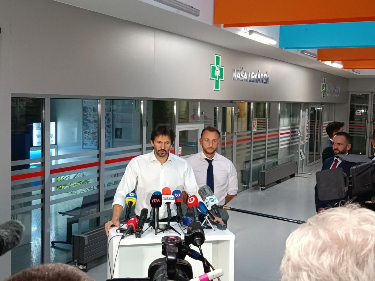 Sledujeme ONLINE: Po rokovaní vlády v Handlovej postrelili premiéra Fica