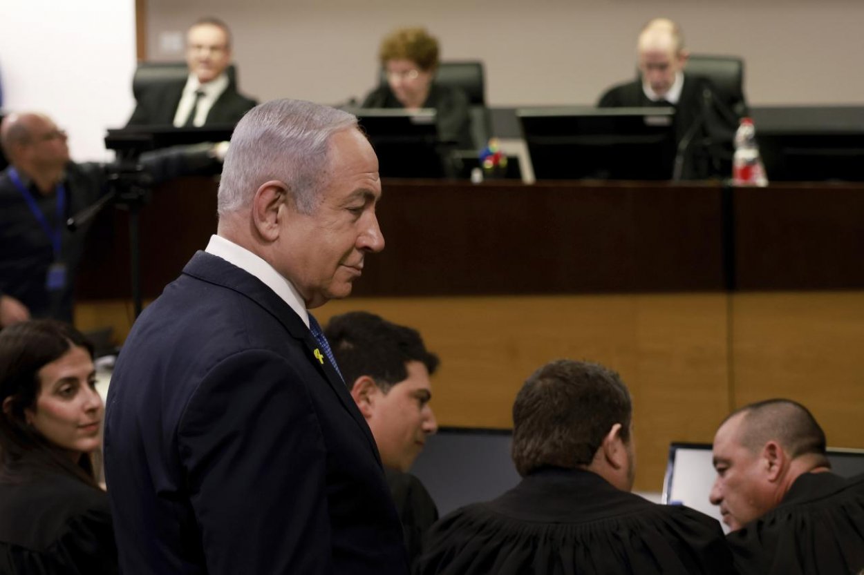 Netanjahu na súde prisľúbil, že vyvráti „absurdné“ obvinenia z korupcie​