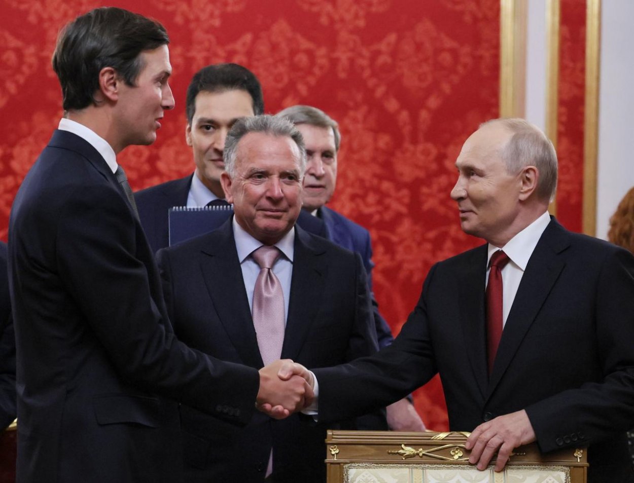 Witkoff a Kushner odložili cestu do Moskvy, kým nebude jasné, či Ukrajina a spojenci súhlasia s novým mierovým návrhom