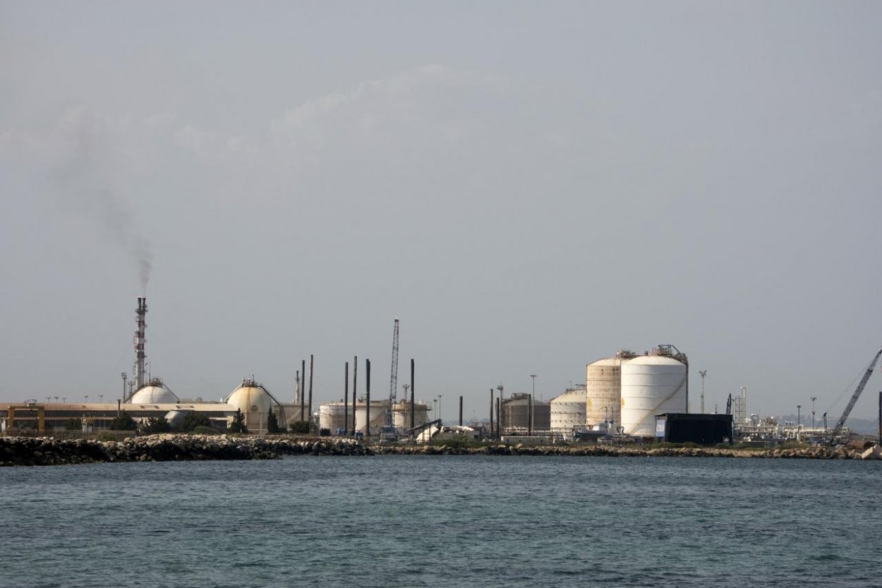 USA uvalili sankcie na ruské ropné spoločnosti Rosnefť a Lukoil