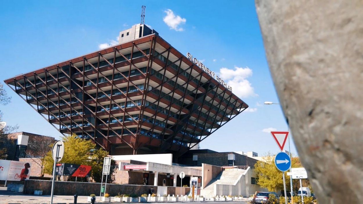 Televízne vysielanie bude viesť M. Flašíková, rozhlasovú časť V. Štofaník