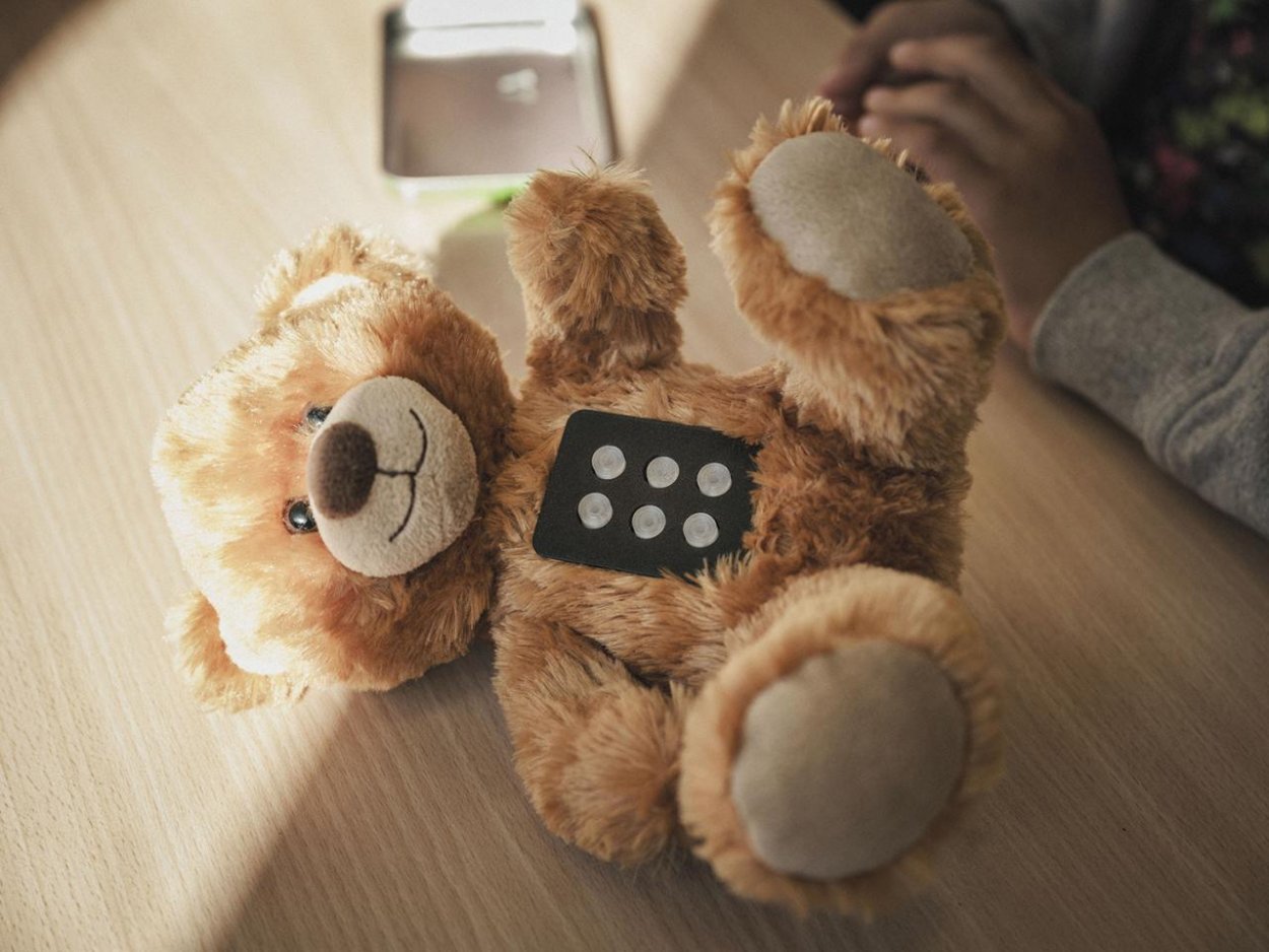 Ahoj, som Braillík a budeme sa učiť abecedu