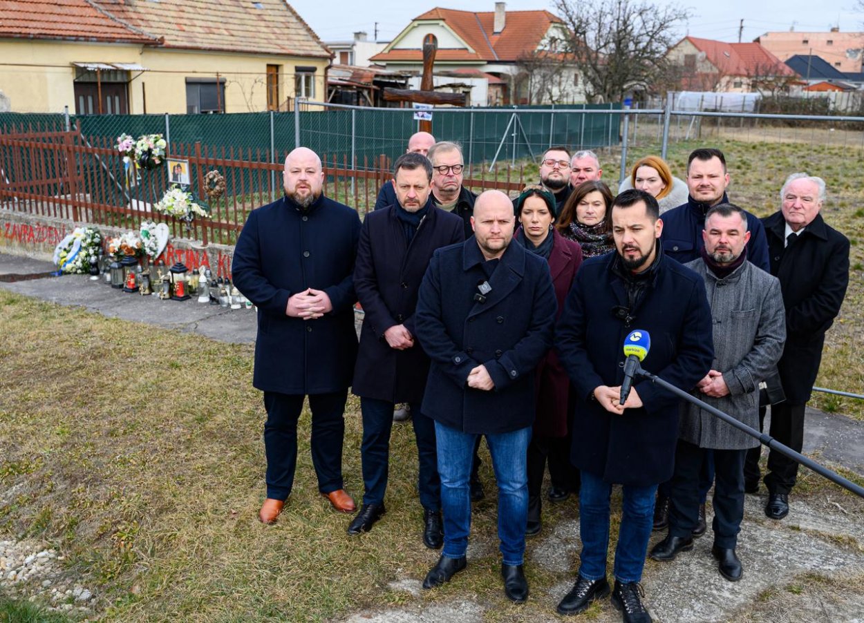 Politici si pripomínajú výročie vraždy novinára J. Kuciaka a jeho snúbenice