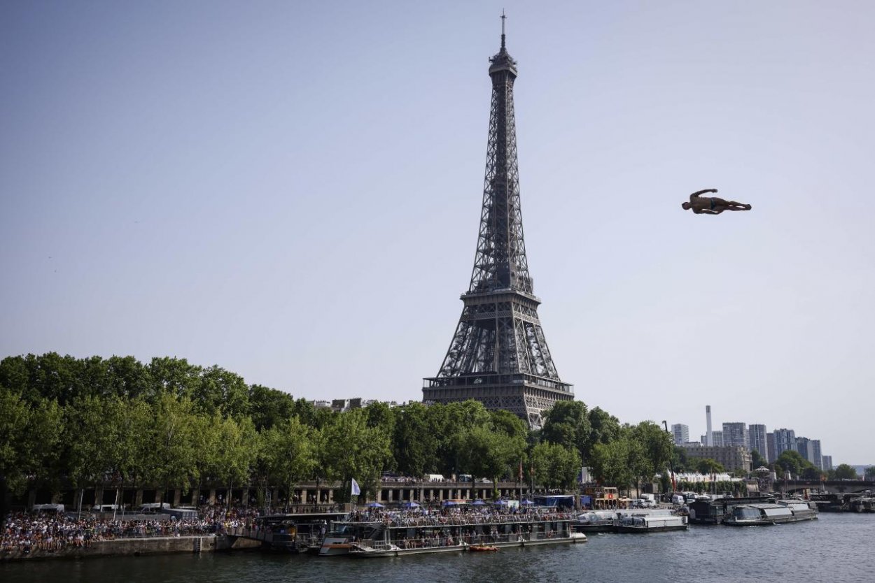Eiffelova veža je prežratá hrdzou a potrebuje úplnú opravu, píšu francúzske médiá