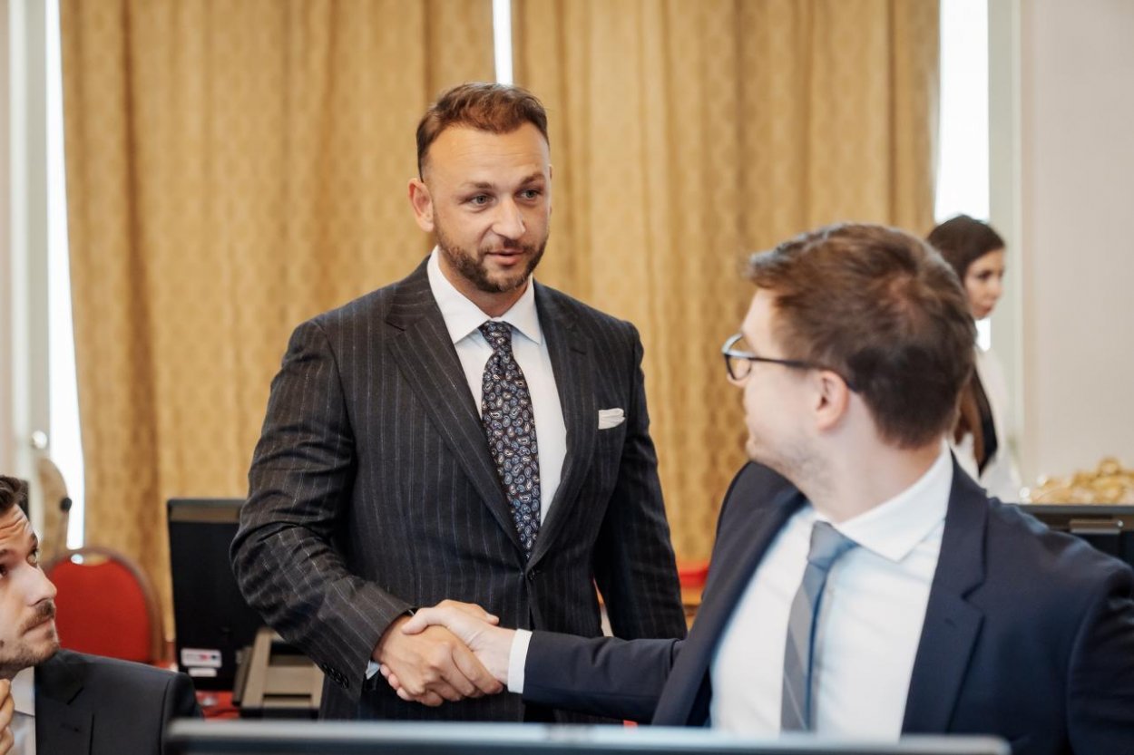 Predseda Hlasu Matúš Šutaj Eštok má plnú dôveru strany, vyhlásil Raši