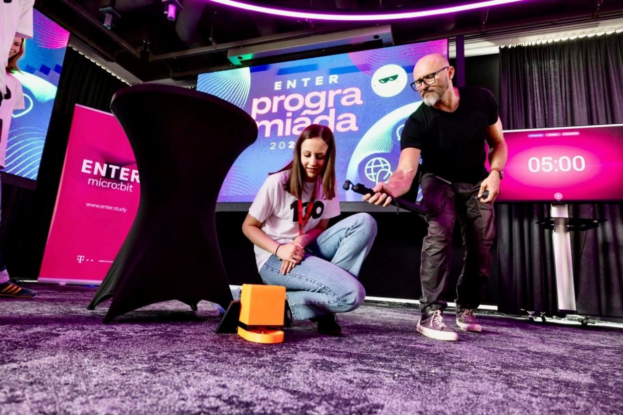 Vzdelávací program ENTER posunul latku digitálnych zručností u viac ako stotisíc žiakov a pokračuje ďalej