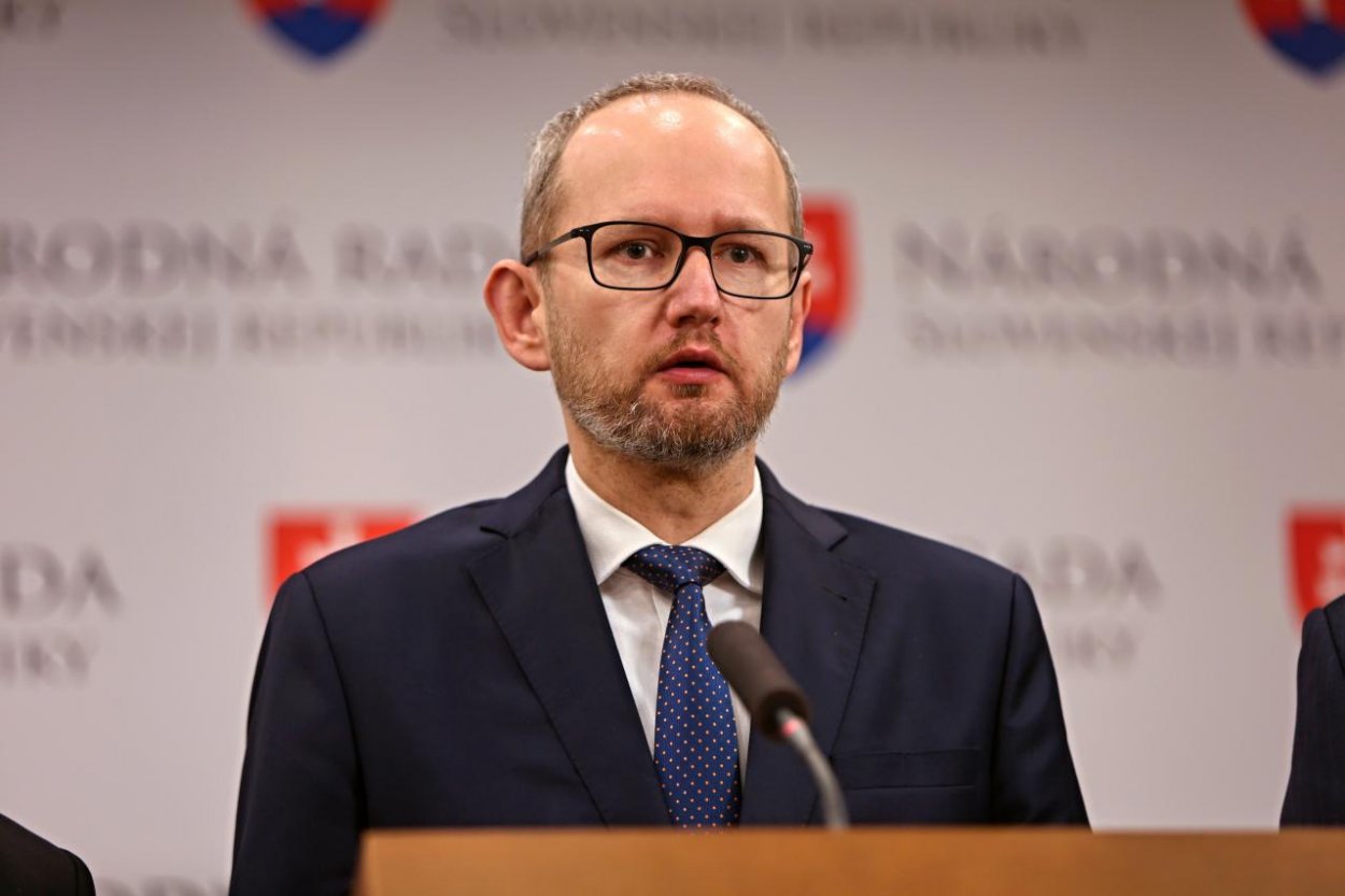 NBÚ usvedčil ministra vnútra z klamstva, potvrdil nebezpečnosť kamier, tvrdí PS – čo to znamená podľa Eugena Kordu