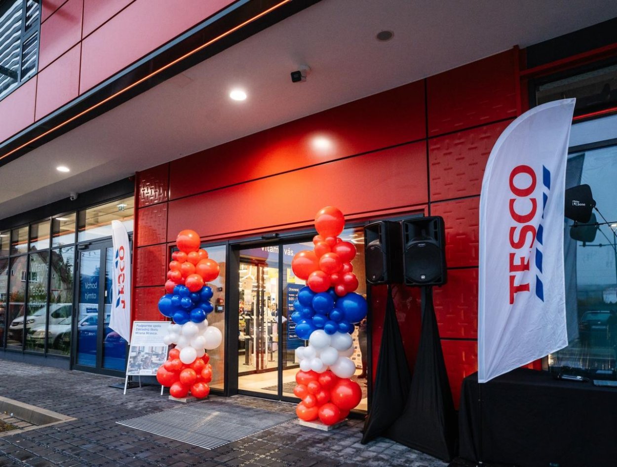 Tesco je bližšie zákazníkom na Kysuciach: Nový supermarket v Rakovej rozširuje sieť už na 189 obchodov