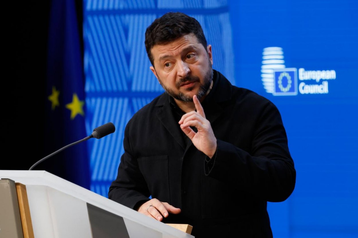Zelenskyj: Obmedzenia systémov od SpaceX komplikujú bojové operácie