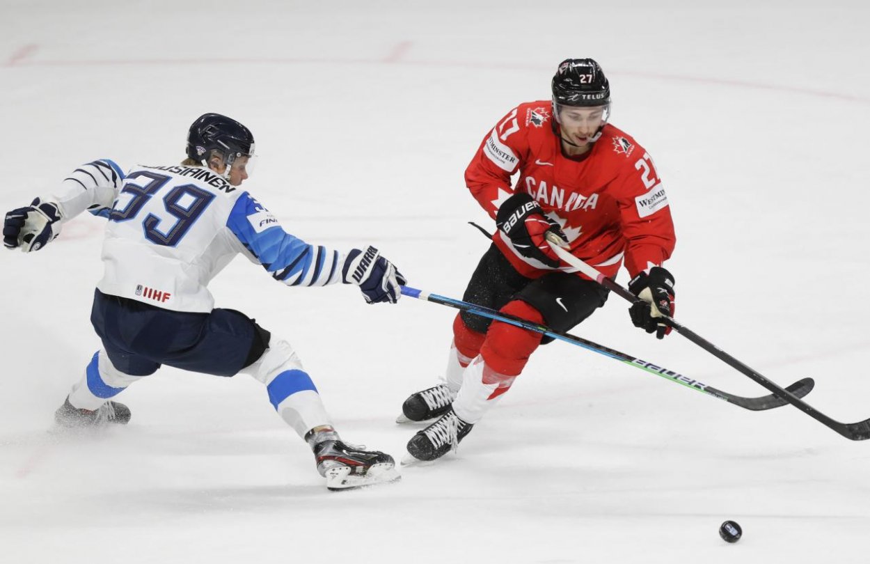 Kanada si skomplikovala situáciu. Podľahla Fínsku po nájazdoch, štvrťfinále ešte nemajú isté