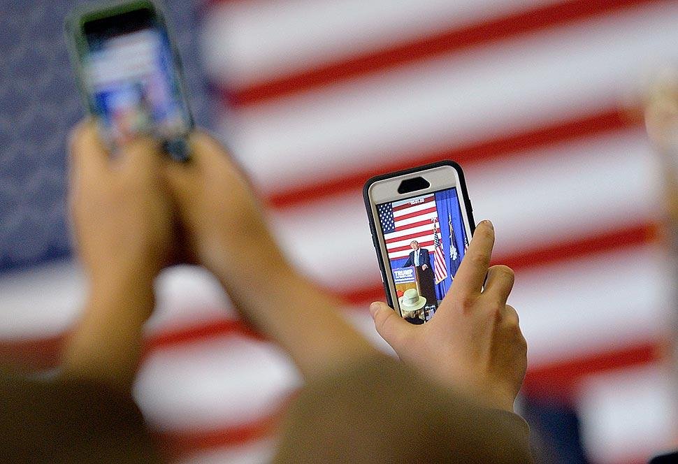 Nevoľte politikov, voľte Donalda