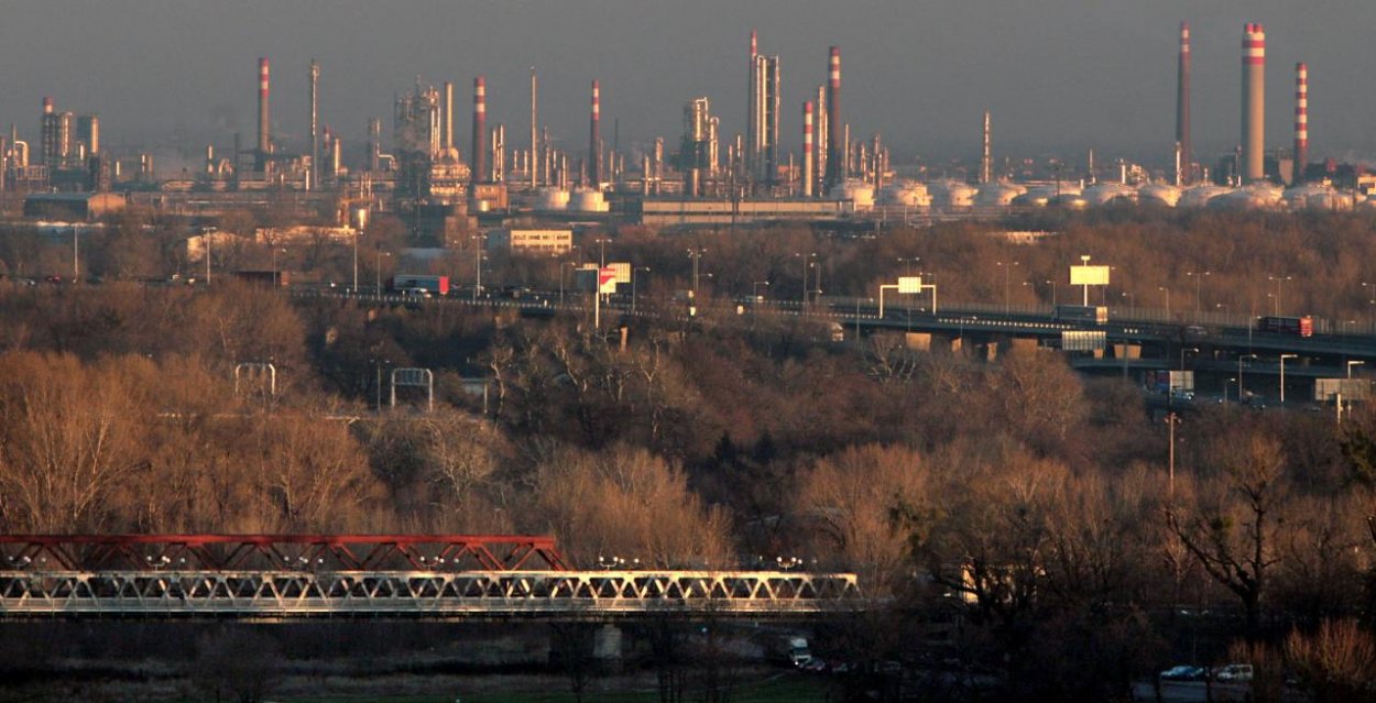 Prečo USA uvalili sankcie na Lukoil, ale EÚ nie? Slovensko a Maďarsko uviazli v medzere