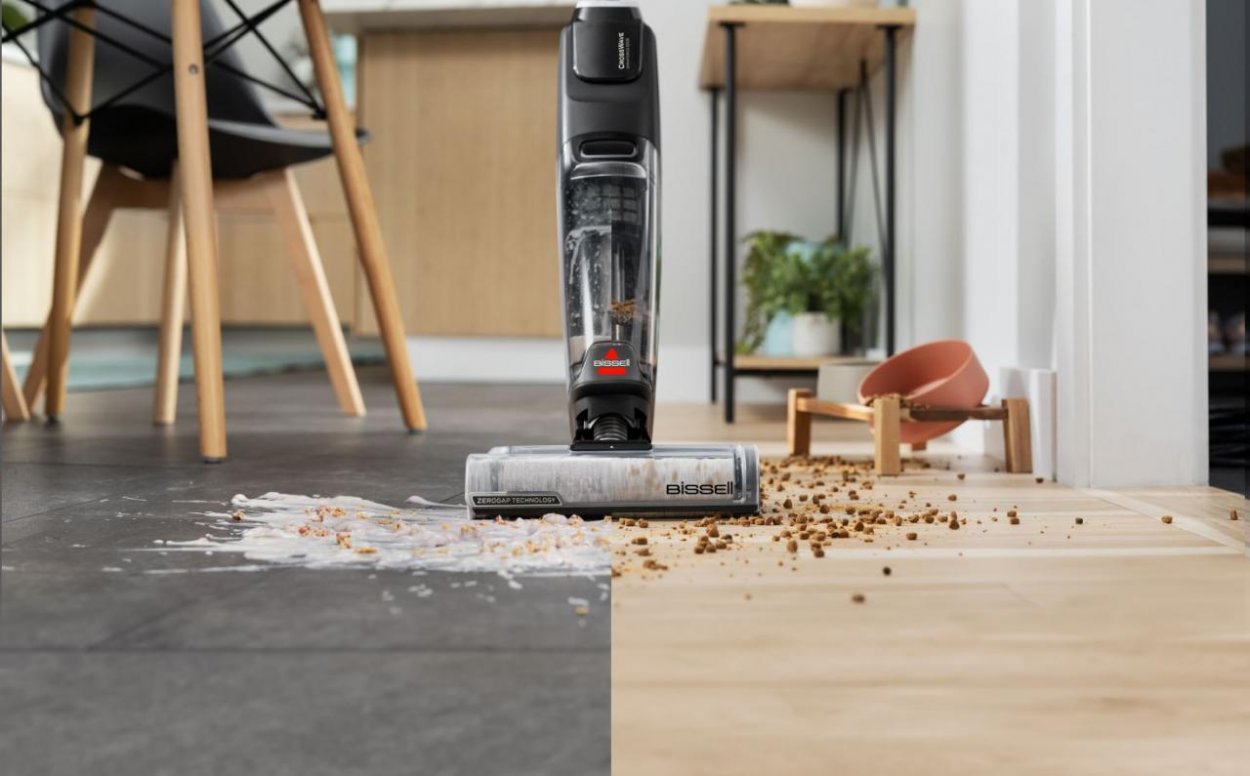 Nový bezdrôtový Bissell vysáva a vytiera aj pozdĺž stien