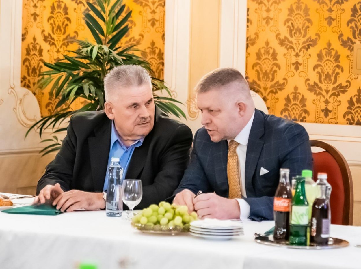 Hnutie Slovensko: Syn Jána Richtera zo Smeru zarába v predstavenstve štátneho Transpetrolu 15-tisíc eur mesačne