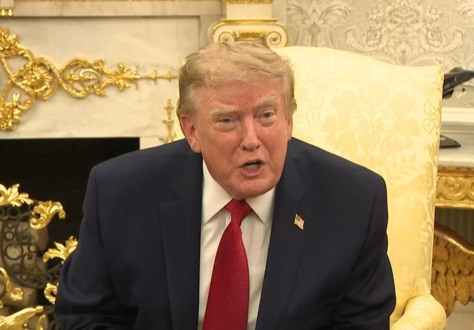Trump sa oboril na reportérku CNN po otázke na jeho vzťah k 35-ročnej výkonnej asistentke Natalie Harpovej.