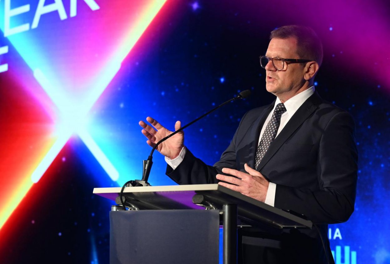 Fico podáva návrh na odvolanie vicepremiéra Petra Kmeca