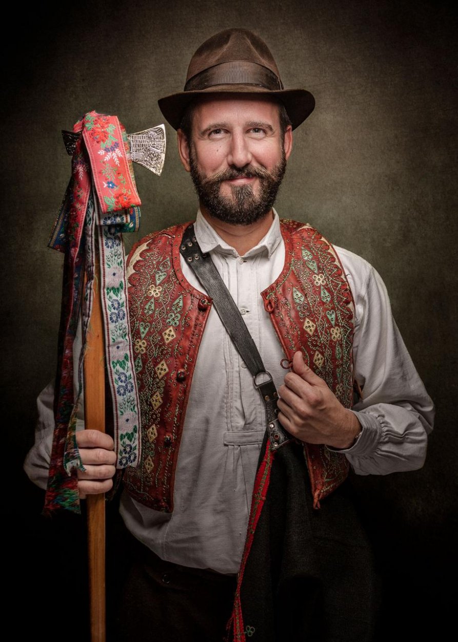 Sťahovanie podväzkov aj únos nevesty. Starejším z Očovej sa za deň ozvú aj tri budúce mladuchy