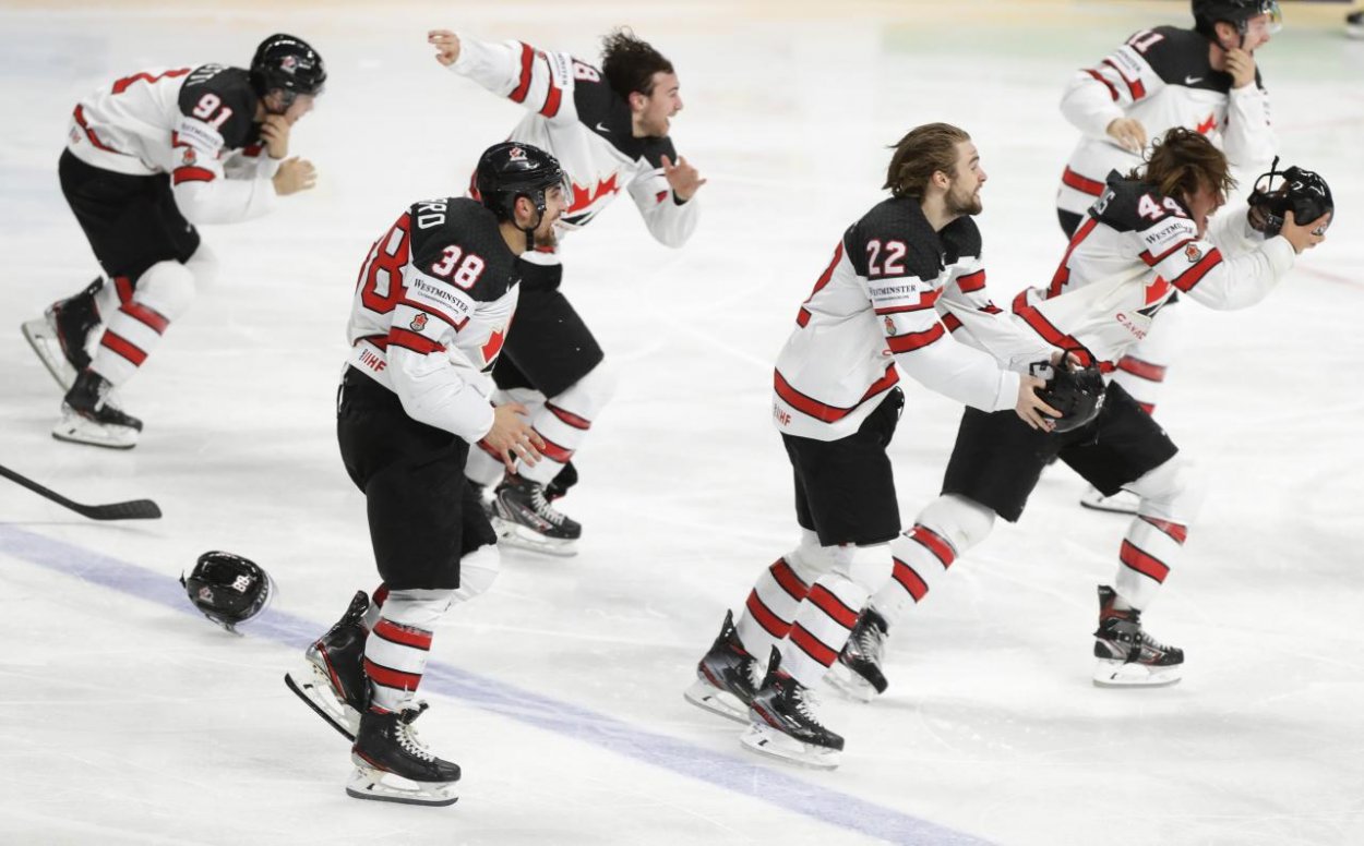 Majstrom sveta v hokeji sa stala Kanada. Vo finále porazila Fínsko 3:2