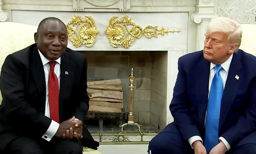 Trump dokazoval prezidentovi JAR vraždenie belochov, video však bolo z Konga