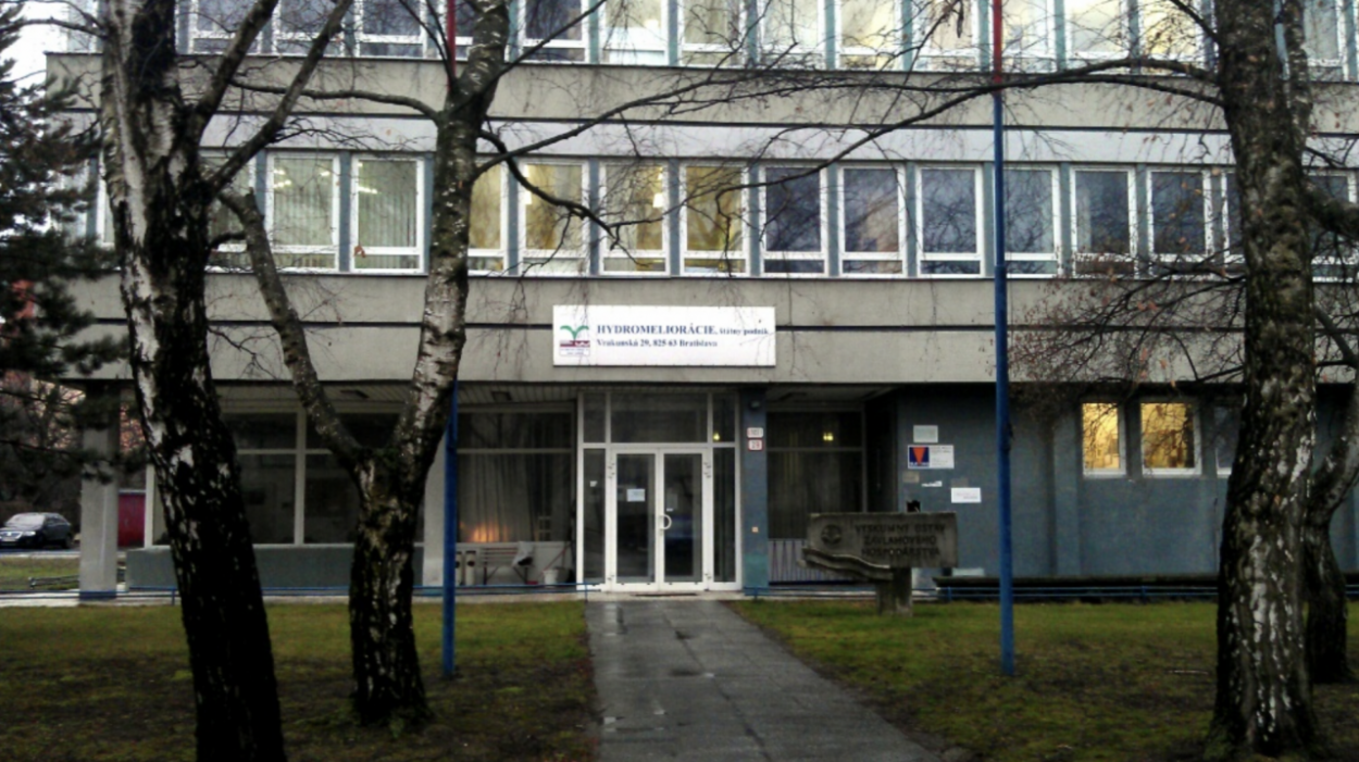 Odomykáme: Štátny podnik Hydromeliorácie podpísal predražené zmluvy  