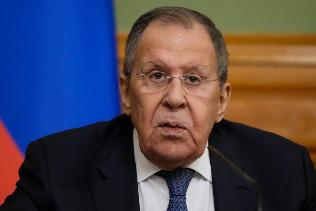 Lavrov: USA by mali upustiť od jazyka ultimát a vrátiť sa k rokovaniam s Iránom