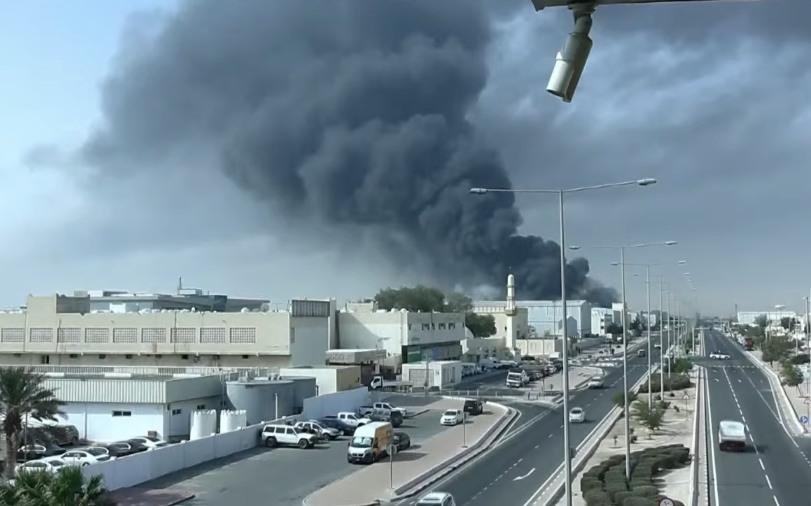 Udalosť dňa: Katar aj Bahrajn hlásia explózie, iránske drony zasiahli aj letisko v Azerbajdžane