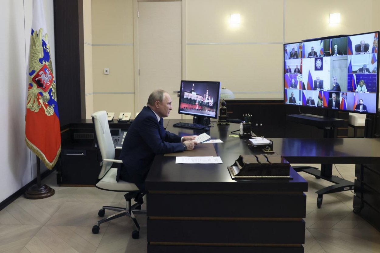 Putin žiada znížiť riziká používania zahraničného softvéru v ruskej ekonomike