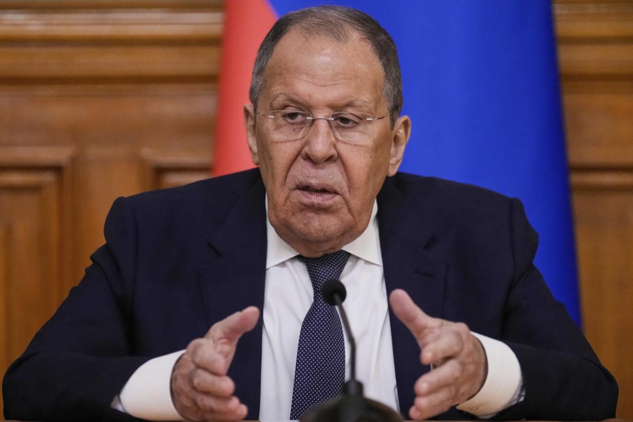 Lavrov: Západ chce blokovať rokovania o mieri na Ukrajine