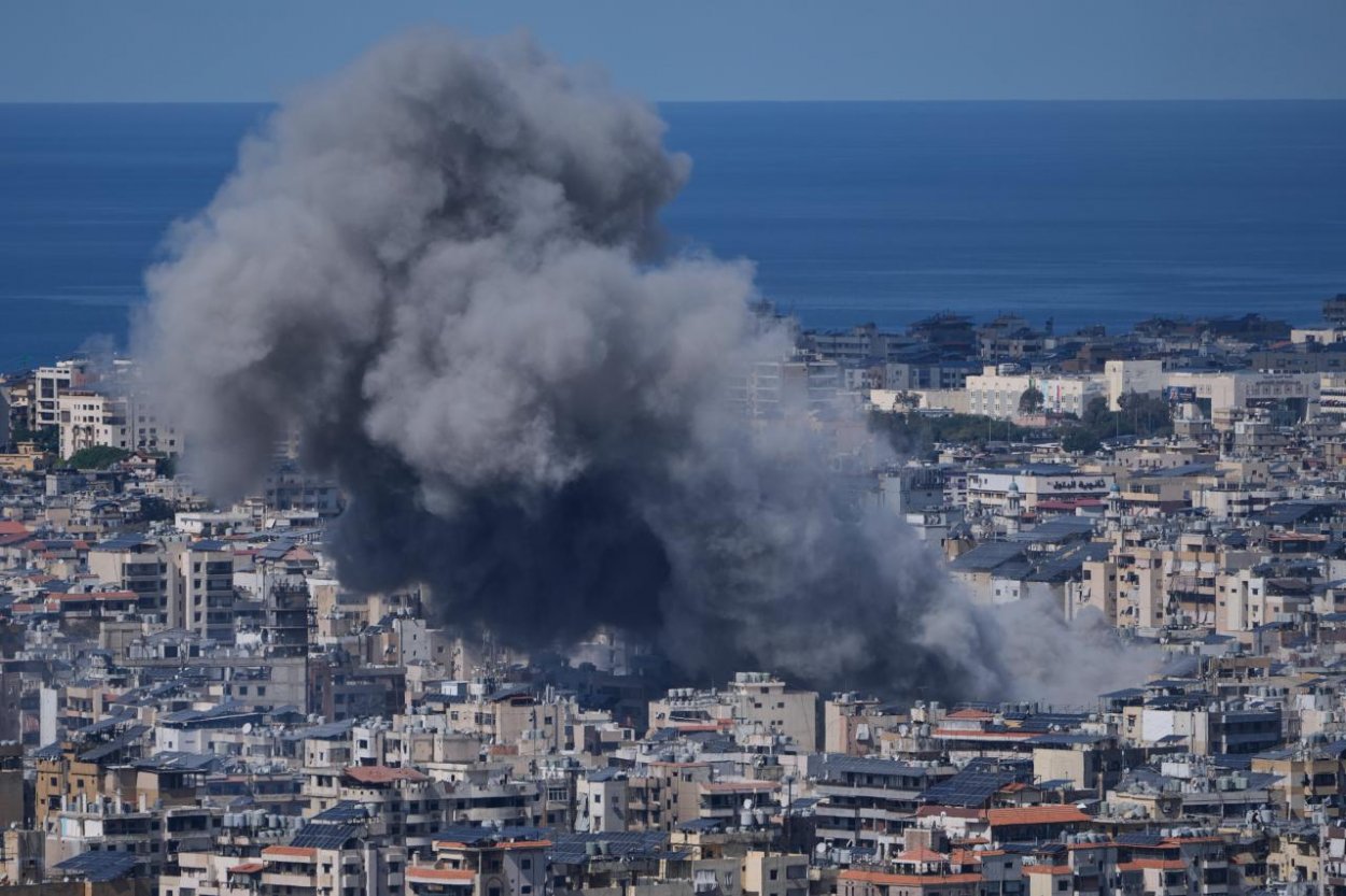 Udalosť dňa: Izraelská armáda útočí na Bejrút. Terčom je infraštruktúra „banky“ Hizballáhu