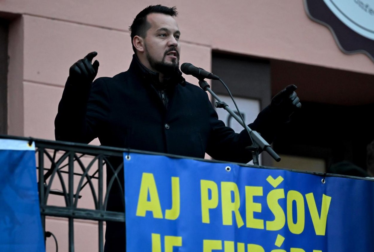 Demokrati odovzdali list prezidentovi s právnymi argumentmi pre vyhlásenie referenda, žiadajú ho aj o prijatie